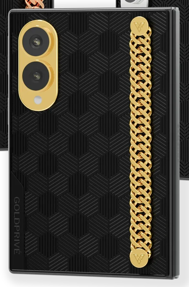 Nexus Link Gold Galaxy Z Fold8 detail of the 24K Gold curb links over the dark hexagon relief