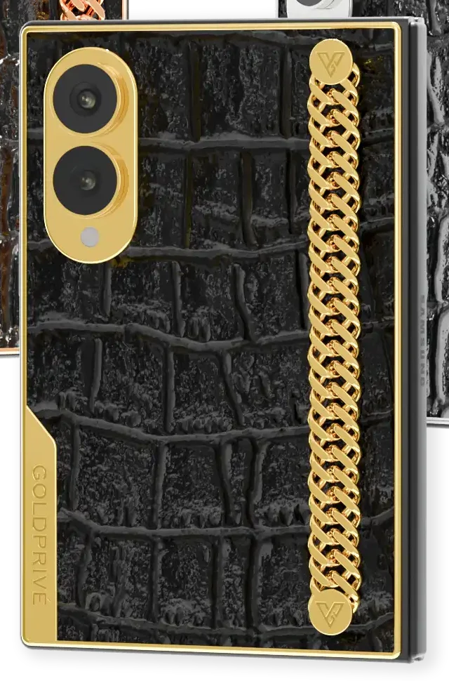 WildGrace Link Gold Galaxy Z Fold8 close-up in 24K Gold, the curb chain and its V mount resting on black crocodile leather